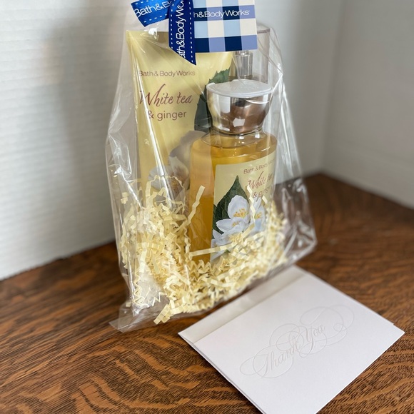 White Tea and Ginger Body Cream, Shower Gel & Mist - Picture 13 of 14